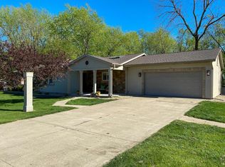 2402 Appaloosa Ln, Mahomet, IL 61853