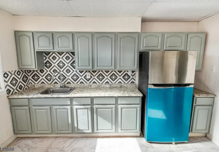 226 Franklin Ave #2R — Photo 16