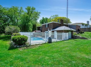 1838 Seacliff Dr, Kingsville, ON N9Y2M6