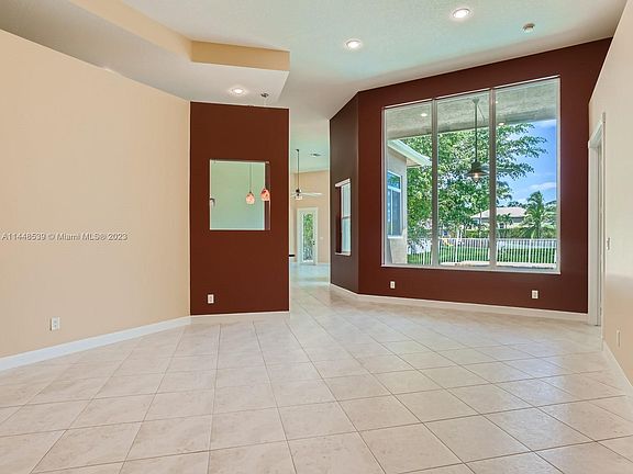4th image of 8443 N Lake Forest Dr