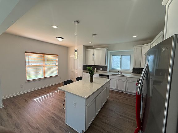 4th image of 11849 Hines Place Dr #11849