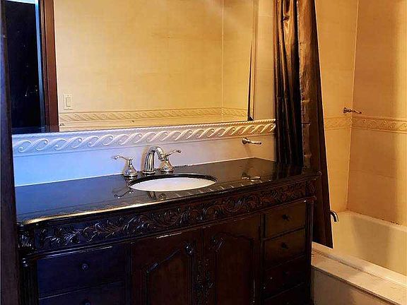 5th image of 133-38 Sanford Ave #17A