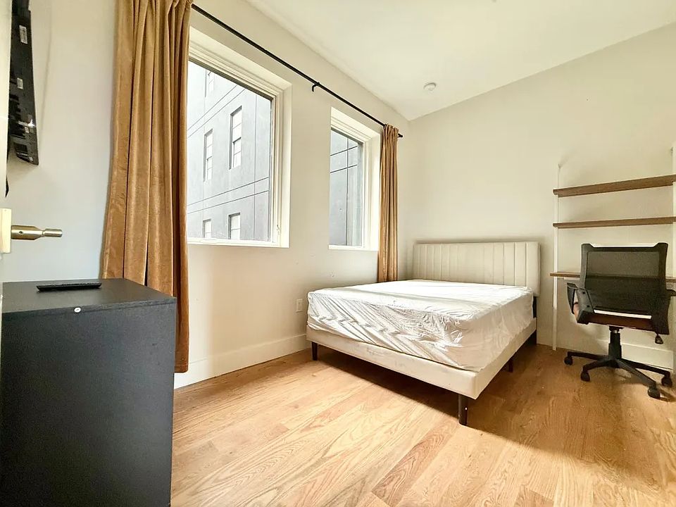 1st image of 980 Kent Ave #2B
