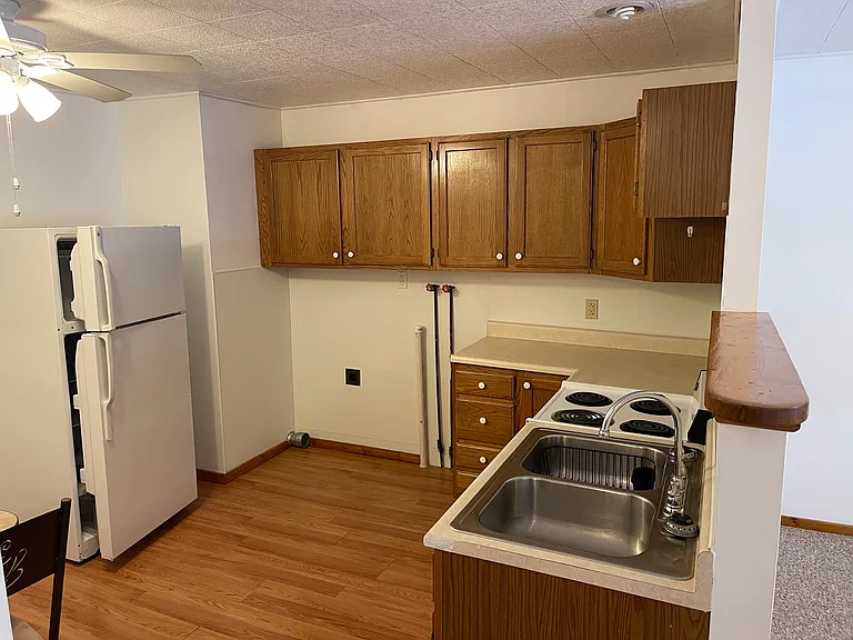 300 E 2nd St #4 — Photo 6