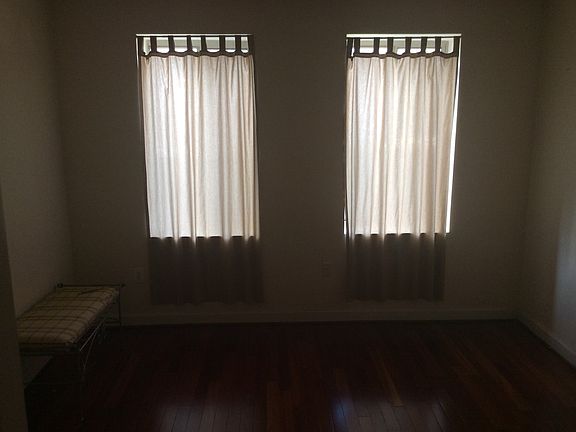 Bedroom with windows (pic 2)