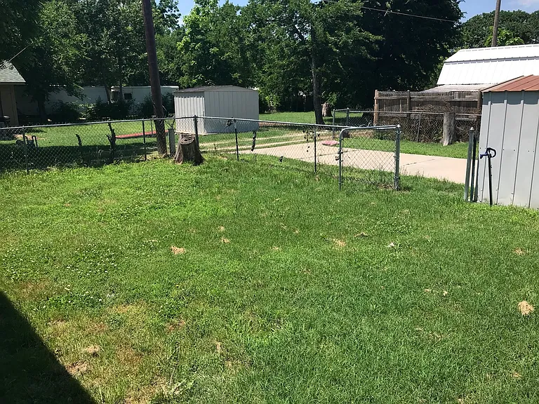 623 E Acres St — Photo 11