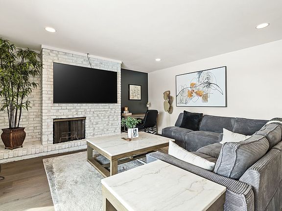 4th image of 1601 Maple Ter Unit 3B