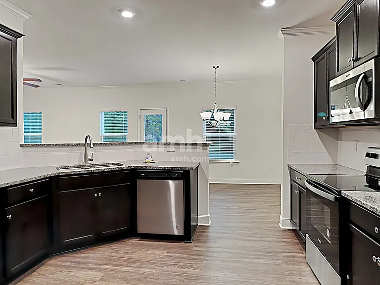661 Woodall Rd — Photo 5