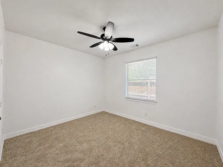 3301 Elm Creek Dr — Photo 34