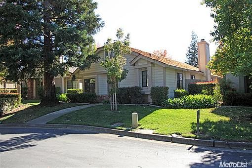 2nd image of 406 Sunbury Ct