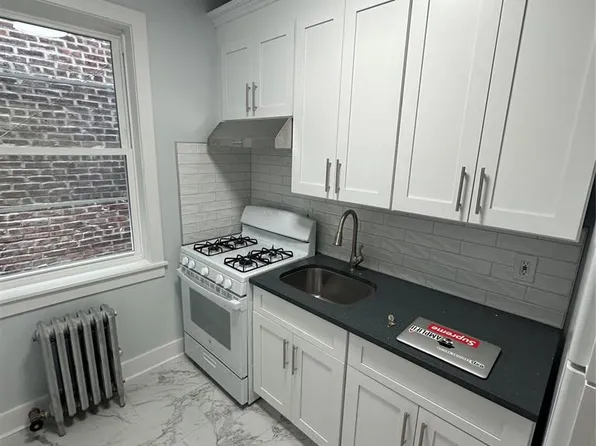 102-15 Corona Avenue image 3 of 7