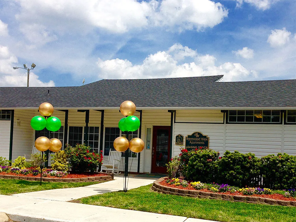 Brentwood West — Photo 1