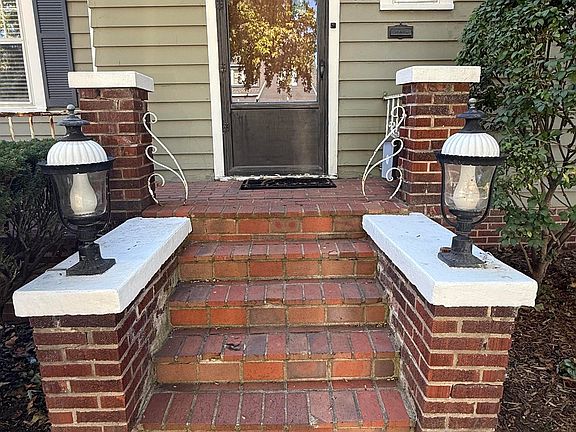 4th image of 812 Chestnut St