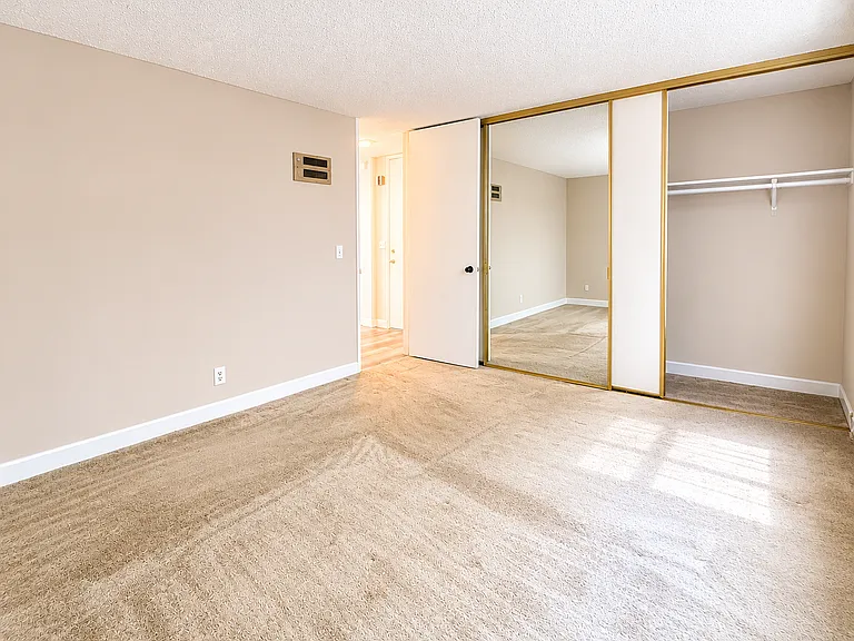 1752 Linwood St #G — Photo 7
