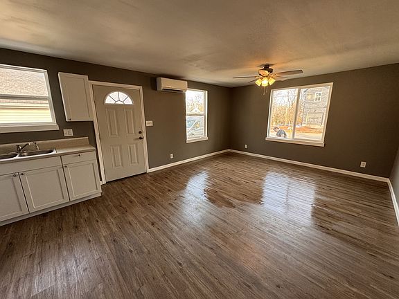 3rd image of 820 Gracey Ave