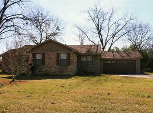 200 W Martindale Dr, Marshall, TX 75672