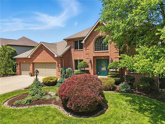 2nd image of 807 Rembrandt Cir