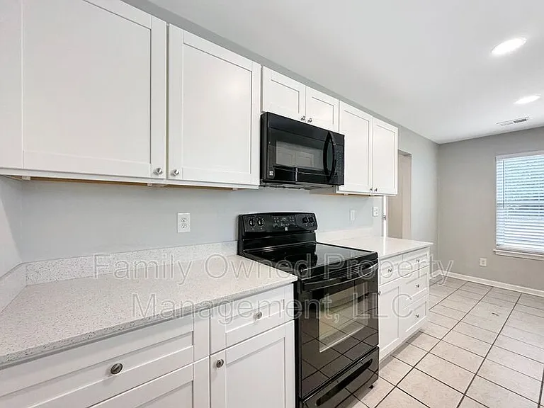 203 Pebble Creek Rd — Photo 7