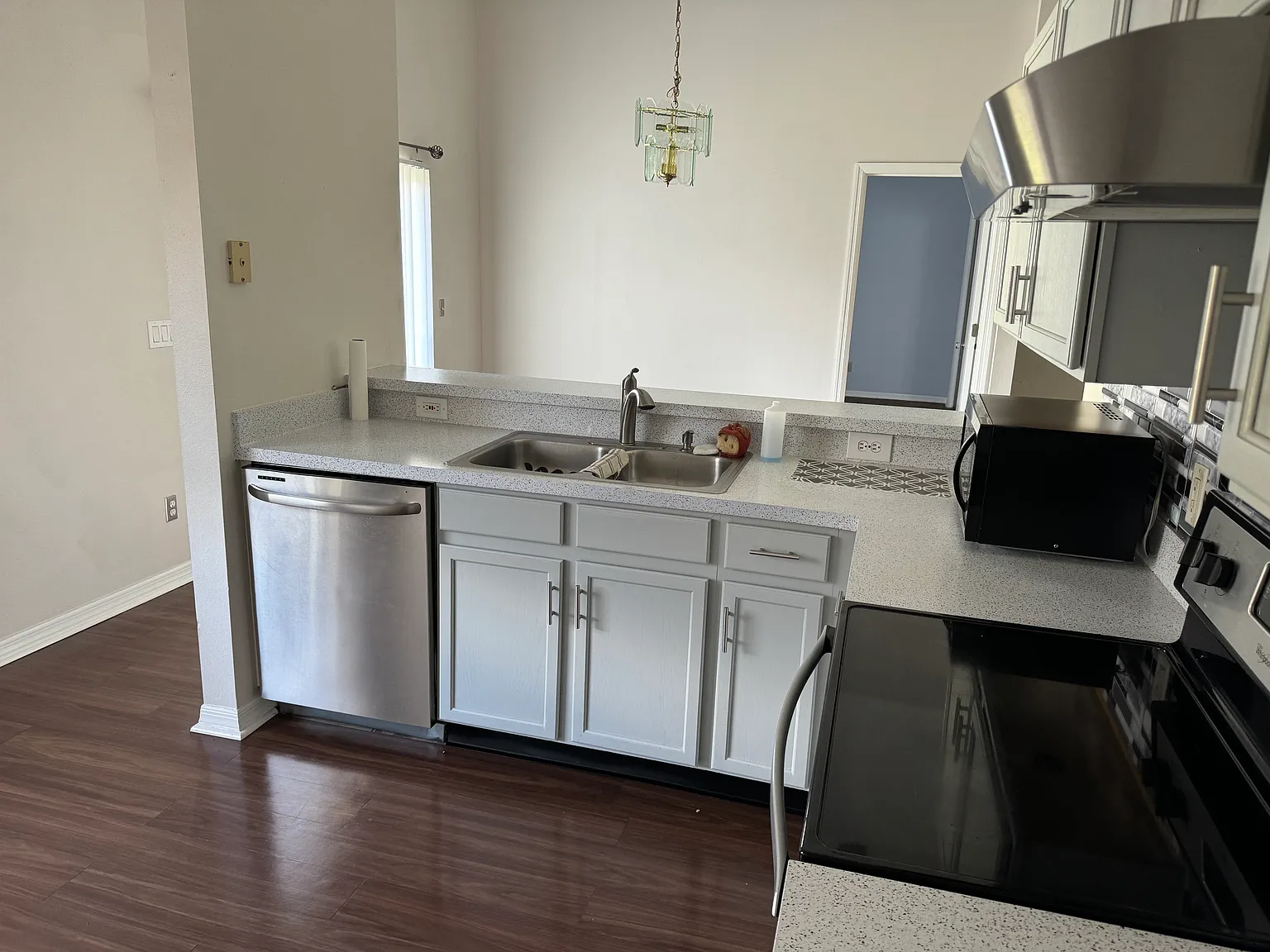 3 bed, 1212 sqft, $1,900 — Photo 4