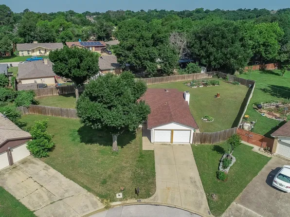 2312 Windsor Ct, Bedford, TX 76022