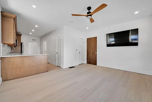 132 E Market St #101 Photo 1