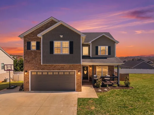 303 Benchmark Dr, Evington, VA 24550