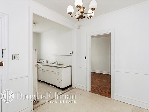 4th image of 2286 E 22nd St