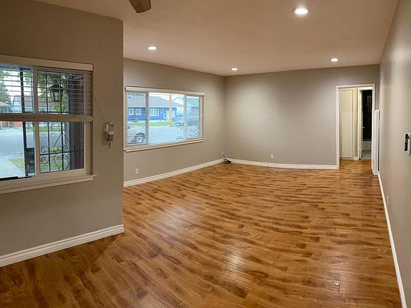 4th image of 25088 Tarman Ave