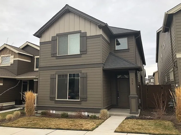 20793 NE Sierra Dr — Photo 1