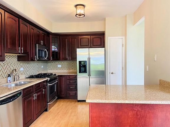 5th image of 568 Woodcrest Dr #568