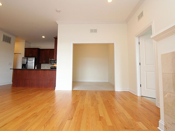 5th image of 4651 N Greenview Ave APT 202