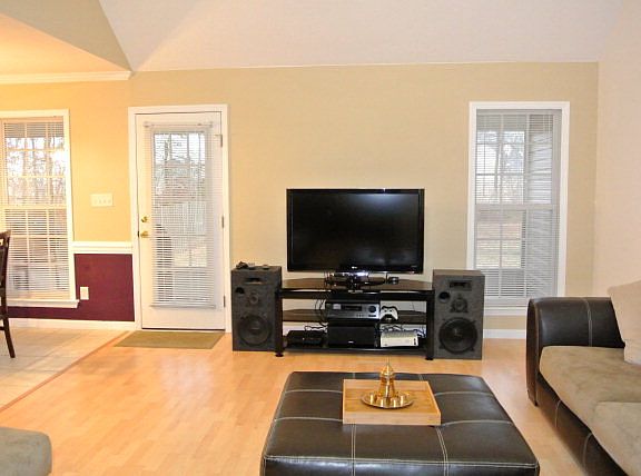 4th image of 2044 Sylvan Lake Dr