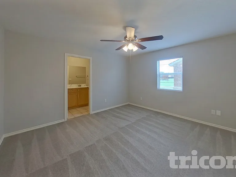 213 Dean Ct — Photo 4