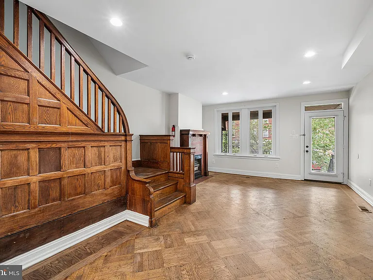 619 S 42nd St — Photo 3