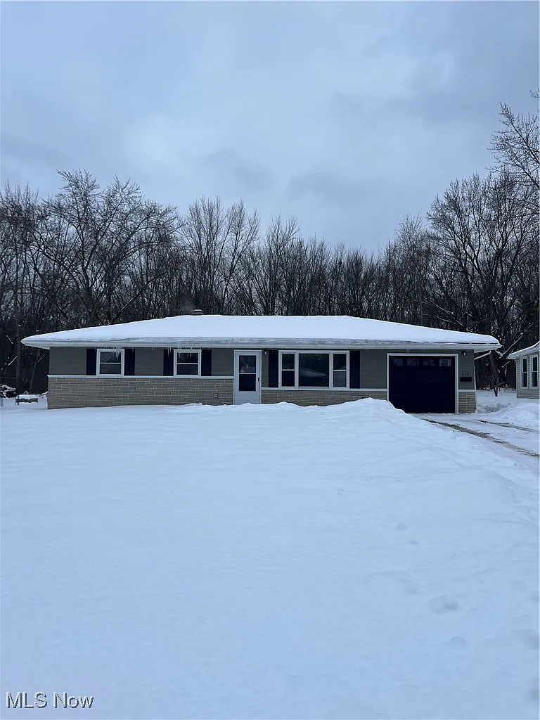 653 Chapel Ln photo 1