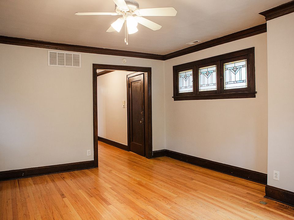 Living room to entry