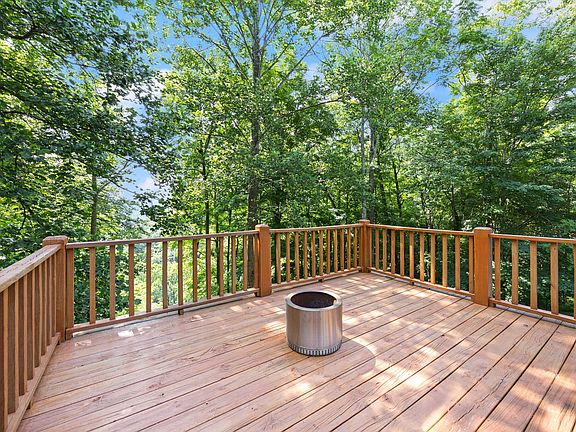 4th image of 529 Cliffside Dr