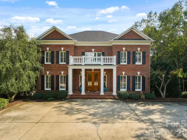 815 36th Avenue Pl NW, Hickory, NC 28601