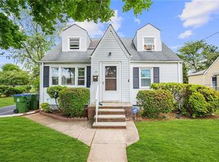 29 Myrtle St, Edison, NJ 08817