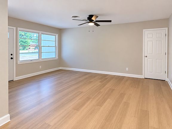 3rd image of 4766 Cockrell Ave