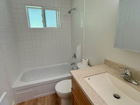 5th image of 912 NW Roanoke Ave #914