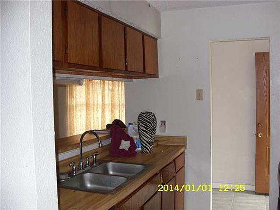 4th image of 5956 N Oak Dr