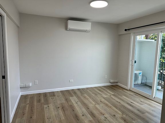 4th image of 54 Maluniu Ave #205