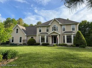 135 Boulderwood Dr, Queensbury, NY 12804