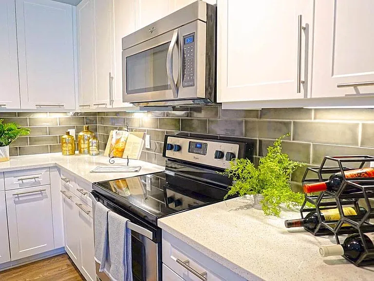 Avia Luxury Apartments — Photo 23
