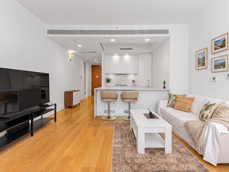 1st image of 301 E 61st St APT 3C