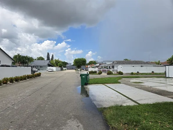 9085 NW 117th St, Hialeah Gardens, FL 33018