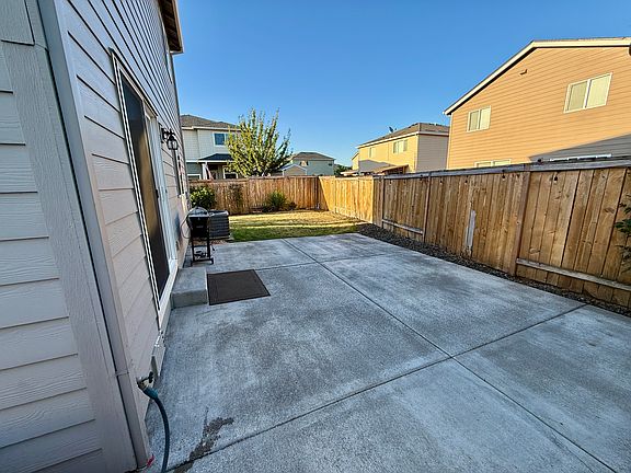 4th image of 12805 NE 117th Cir