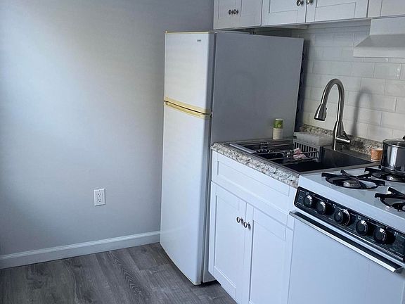 4th image of 475 Armstrong Ave #3E