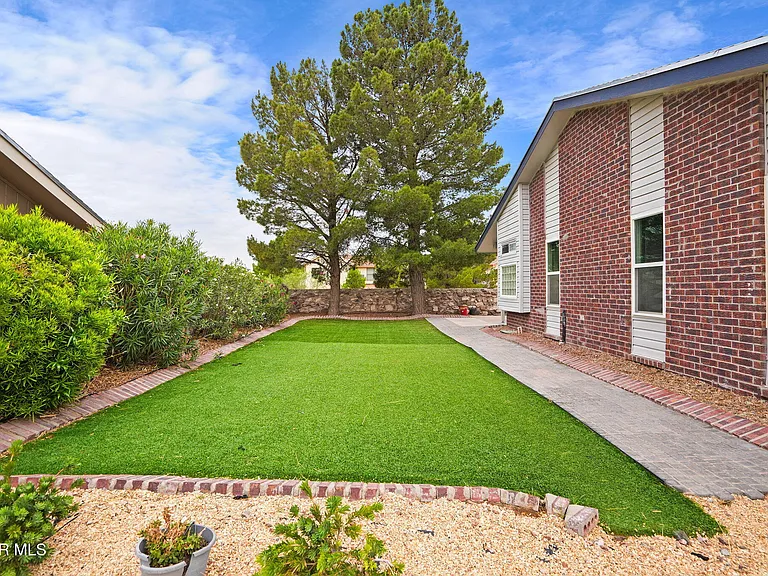 7609 Medano Dr — Photo 27